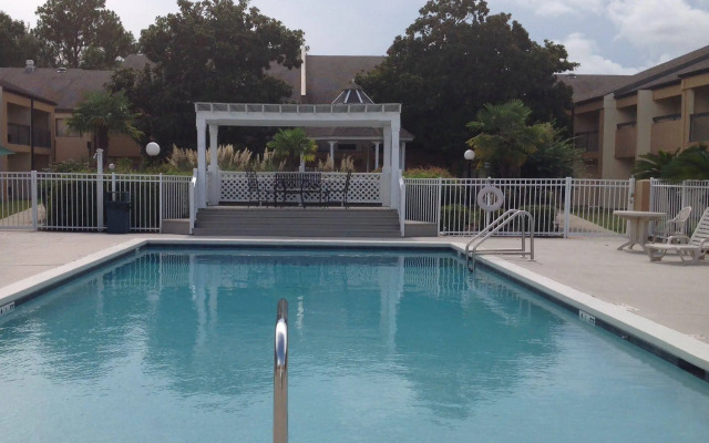 Quality Inn & Suites Pensacola Bayview