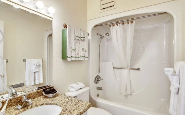 Galvestonian 1002-Beachfront Getaway - 2 Br Condo