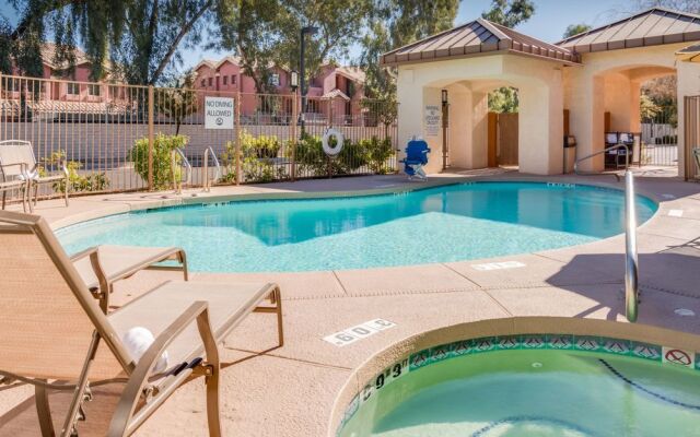 Comfort Inn & Suites At ASU