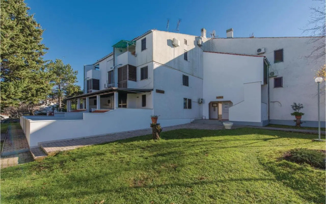 Two-Bedroom Apartment in Cervar Porat