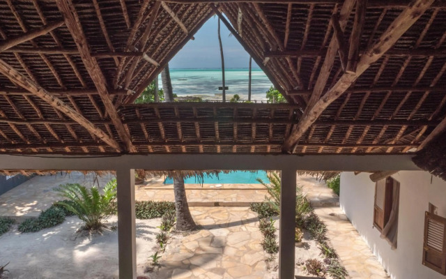 Raha Lodge