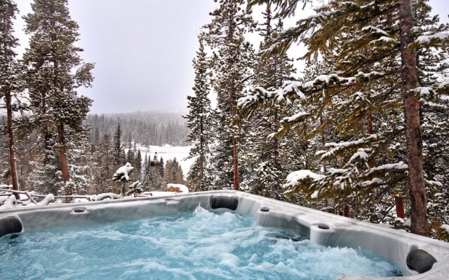 Spruce Ledge 4 Bedrooms 4.5 Bathrooms Townhouse