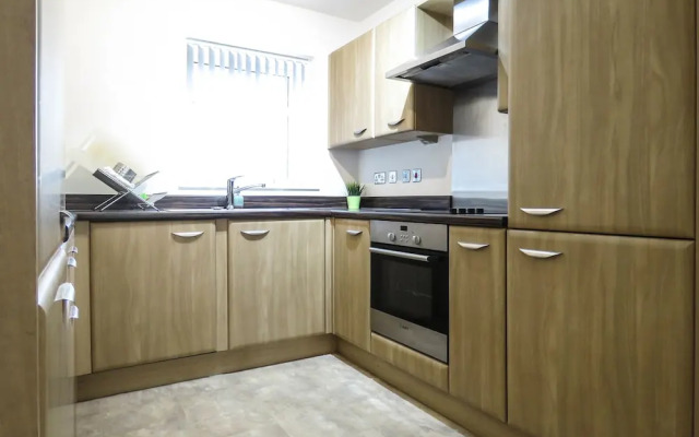 Tudors eSuites Park Central Townhouse Garden and Parking