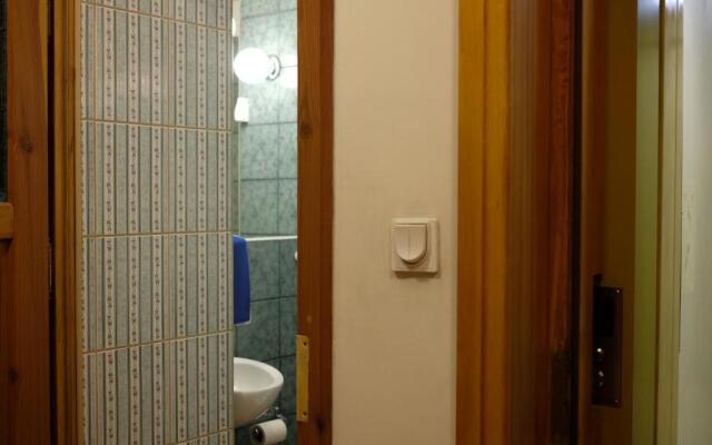 Academus - Cafe/Pub & Guest House