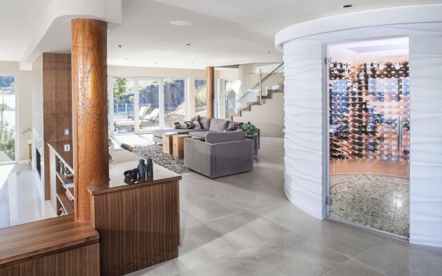 Pointhouse Suites On Sargeant Bay