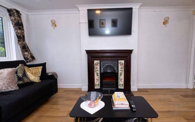 25 Mins to CL! London Amazing 2bedhome Sleeps 1-5