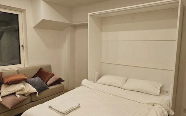 UG Neubau City Wohnung (optional Pool+Gym+2tes Bad extra buchbar)