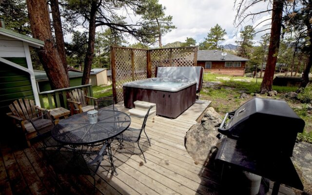 Charming Cabin, Next To National Park 3 Bedroom Cabin - #20-NCD0297