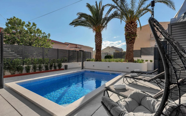 Lulani pool apartment