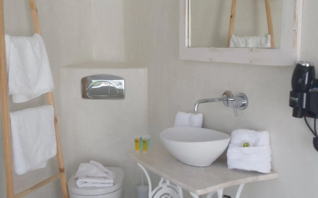 Kouros Home Hotel