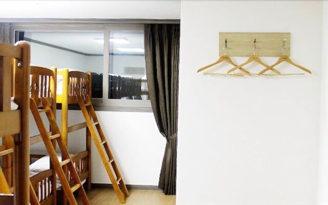 The Blue Jeju Guesthouse - Hostel