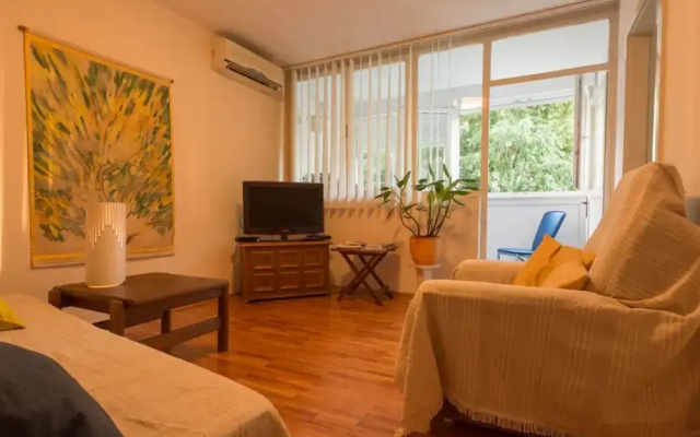 Friendly Well Located Family Apartment