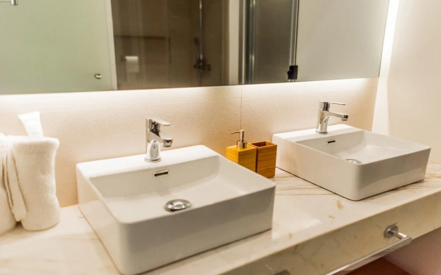 Super Spacious Condo With Private Picuzzi