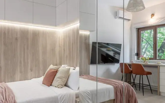 Modern & Bright Studio on Amzei Square
