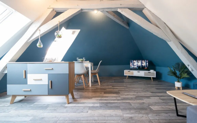 Chic Apartment Near City Center