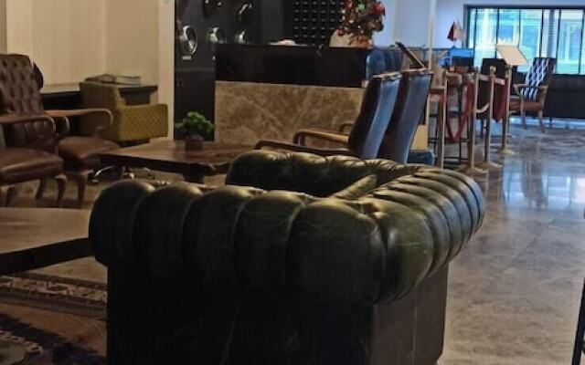 Ak Life Hotel & Suit