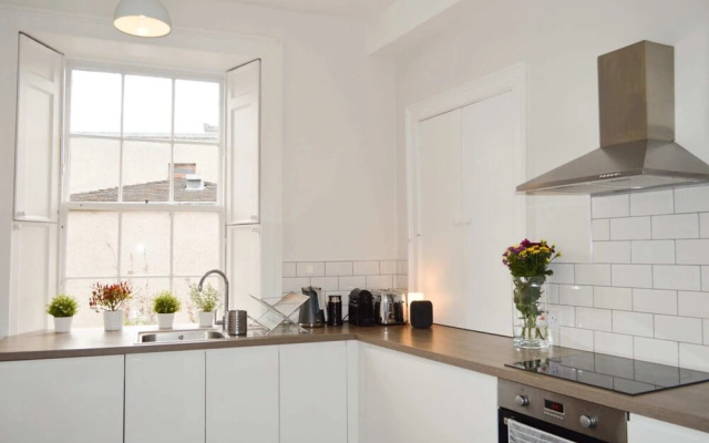 Beautiful 1 Bedroom Apartment in Stockbridge