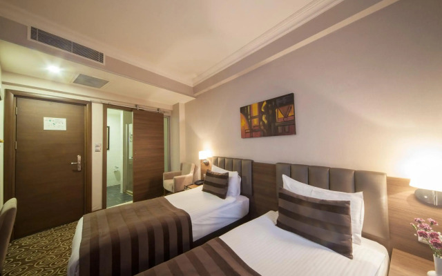 V Hotel Bencoolen
