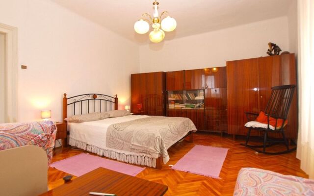 Apartment 1582