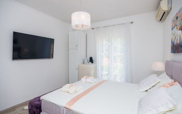 Apartment & Rooms Duja