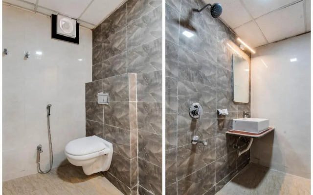 SVR Hotel & Banquet by OYO Rooms