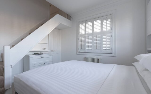 St Stephen's Gardens VII by Onefinestay