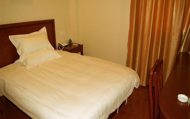 GreenTree Inn Shanghai National Convention Center Beiqing Road Fengzhong Road Shell Hotel – Guest Rooms – Shanghai