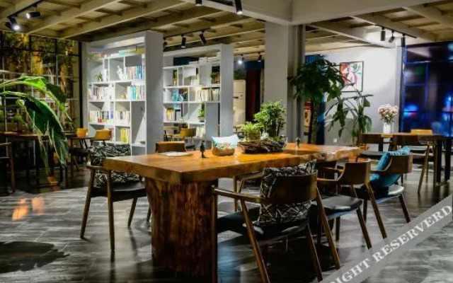 Jiyin Hostel
