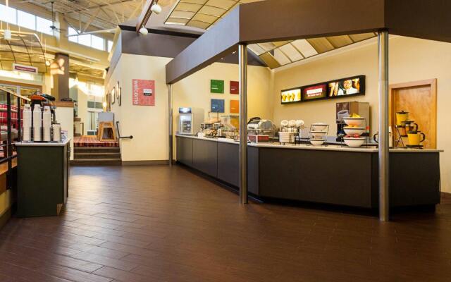 Comfort Inn & Suites Syracuse Airport