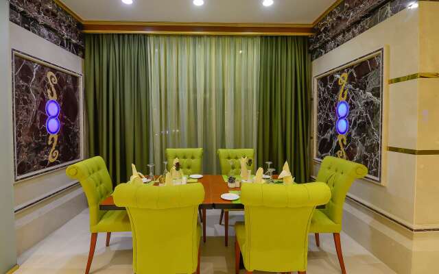 Crown Town Hotel