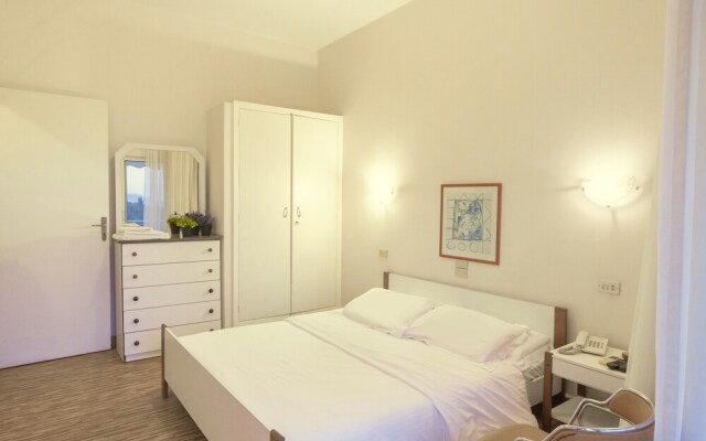 Merry Land Hotel