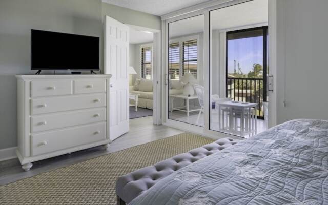 Loggerhead 314 2 Bedroom Condo by RedAwning