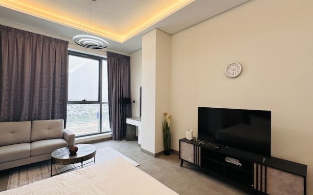 Upscale Studio Apartment Palm View with Big Balcony Free Parking by Belvilla — фото 4