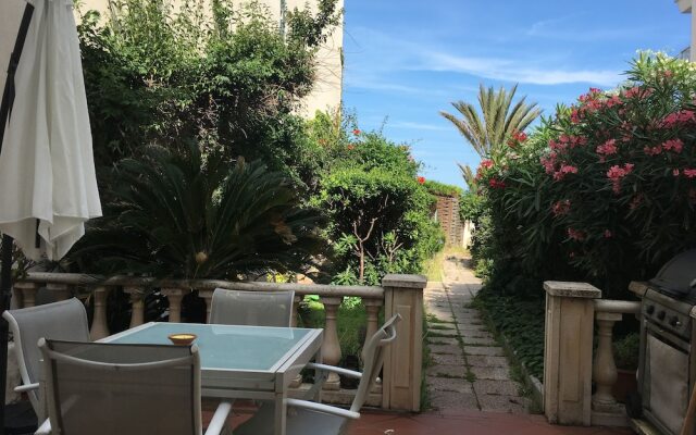 Authentic and beautiful one bedroom apartment with sea views