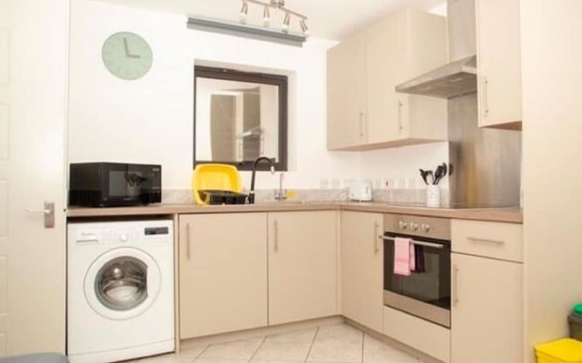 Plush Holiday Home in Gloucester Near Museum and Cathedral