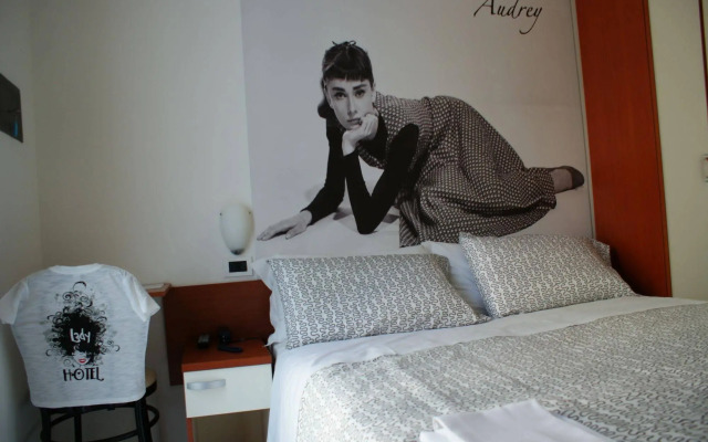 Hotel Lady