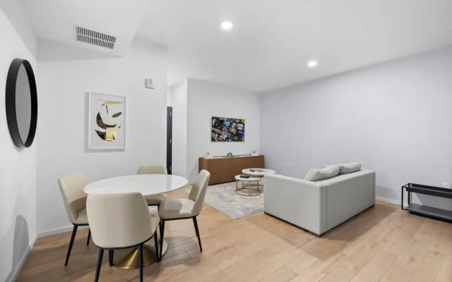 Luxury Studio with City & Bay Views