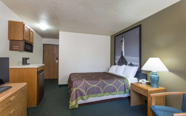 Super 8 by Wyndham Houghton Lake