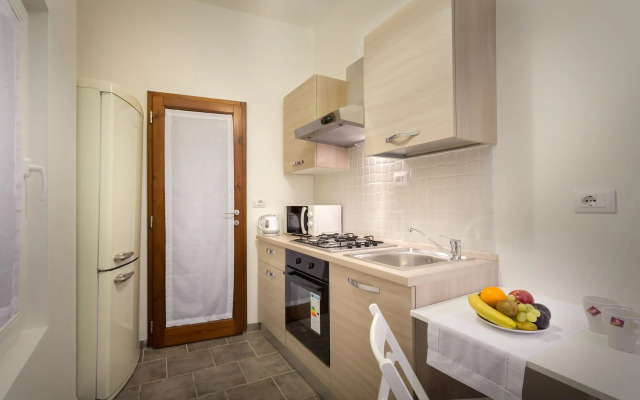 Stella Della Casa Florence