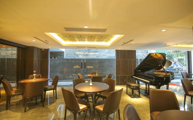Palazzo Luxury Hotel