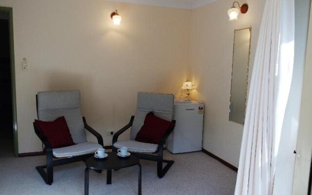 Eleebana Guest House