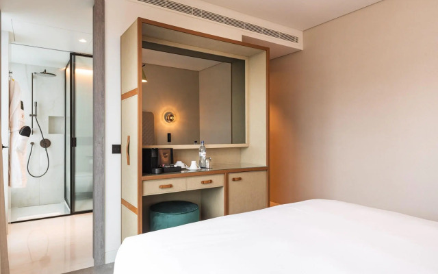 Luster Hotel
