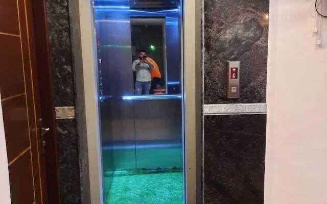 Hotel Crescent Shine