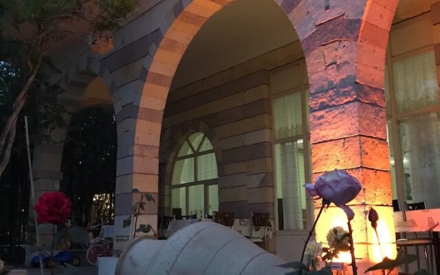 Yakut Hotel