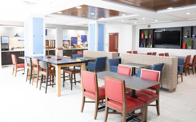 Holiday Inn Express & Suites Knoxville-Farragut by IHG