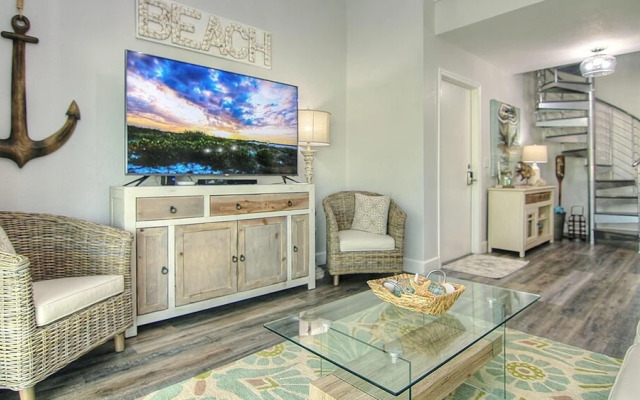 Intercoastal 203 by Teeming Vacation Rentals