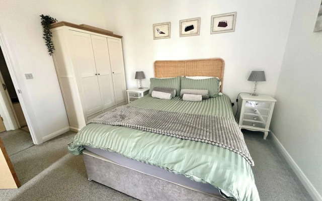 3 Bed-sleeps 6-garden-parking-pets
