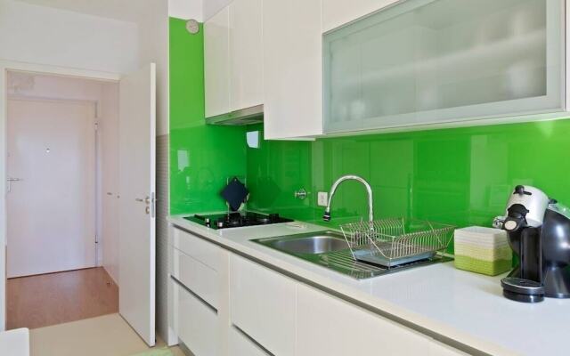 Stunning 2 Bed Apt, Sleeps 4 nr Entrecampos