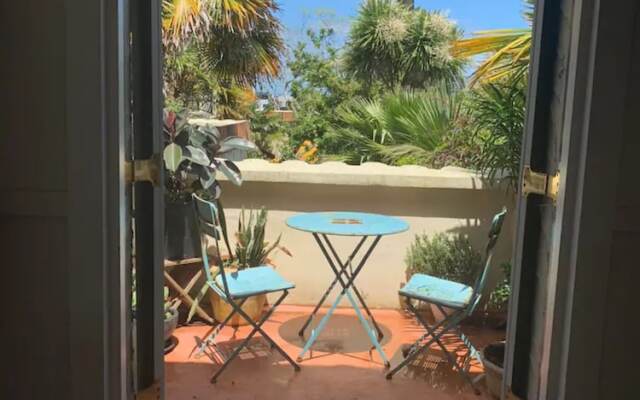 1930s Character 1 Bedroom Apartment With Sky Tower Views