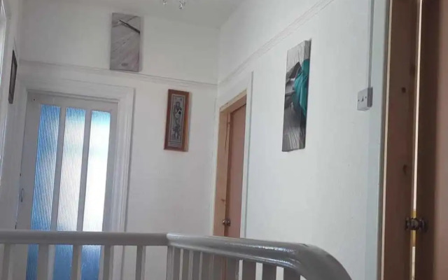 2 Bed-sleeps 3-free Parking-5 Min To Beach